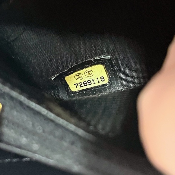 VINTAGE CHANEL 2002 Black Lambskin Choco Bar - PLASTIC ON HARDWARE - PRISTINE - Picture 7 of 10
